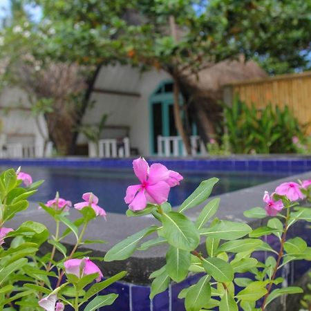 Lucky'S Hostel Gili Air Exterior photo