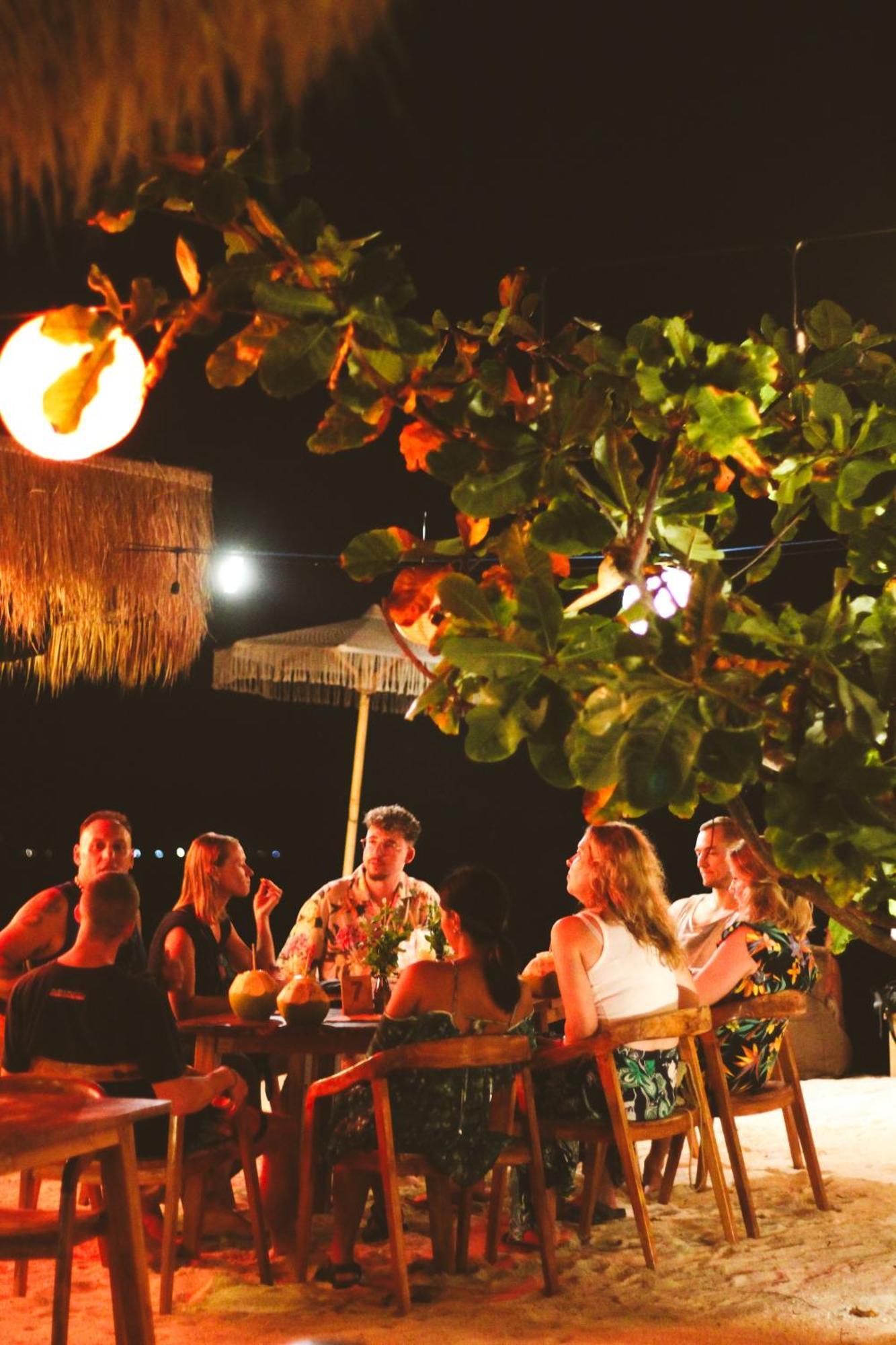 Lucky'S Hostel Gili Air Exterior photo