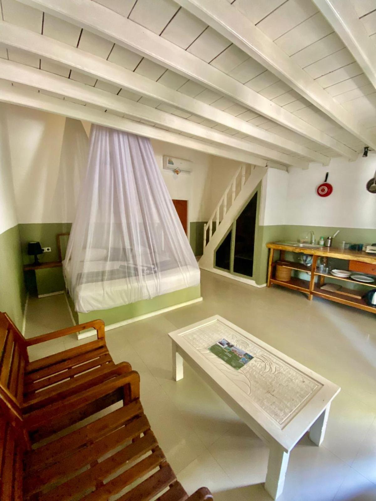 Lucky'S Hostel Gili Air Exterior photo