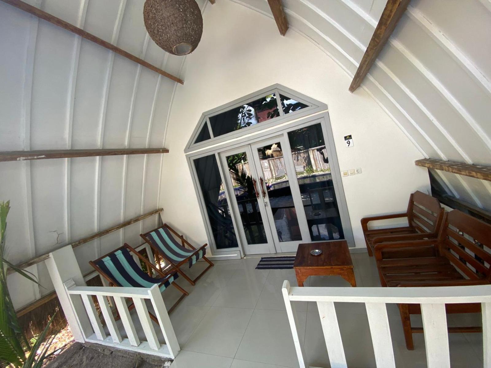 Lucky'S Hostel Gili Air Exterior photo